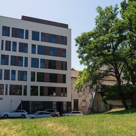 Hostel Homer Liben Прага Екстериор снимка