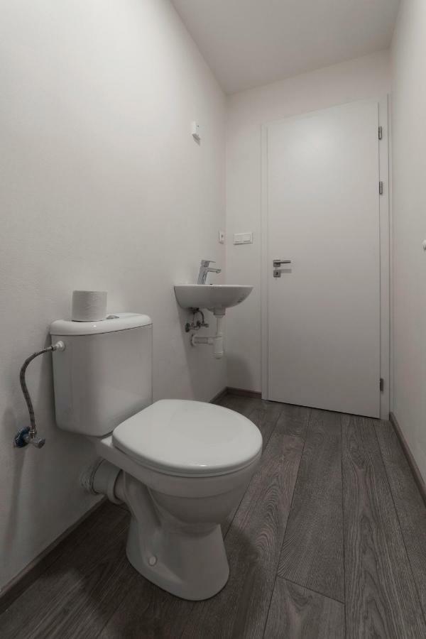 Hostel Homer Liben Прага Екстериор снимка