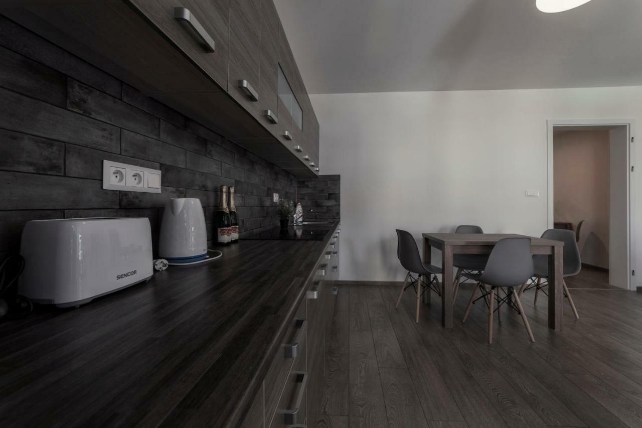 Hostel Homer Liben Прага Екстериор снимка